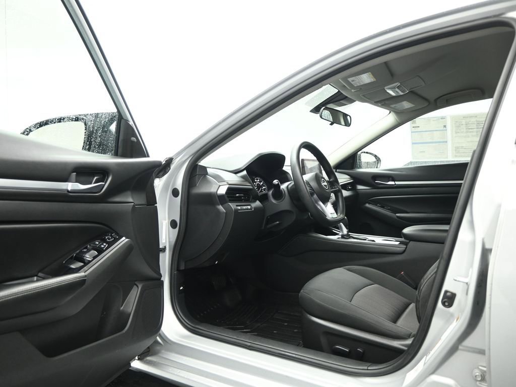 Used 2023 Nissan Altima 2.5 SV image 9