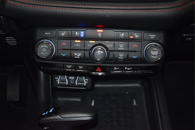 Used 2025 Dodge Durango R/T w/ Blacktop Package AWD/4WD image 32