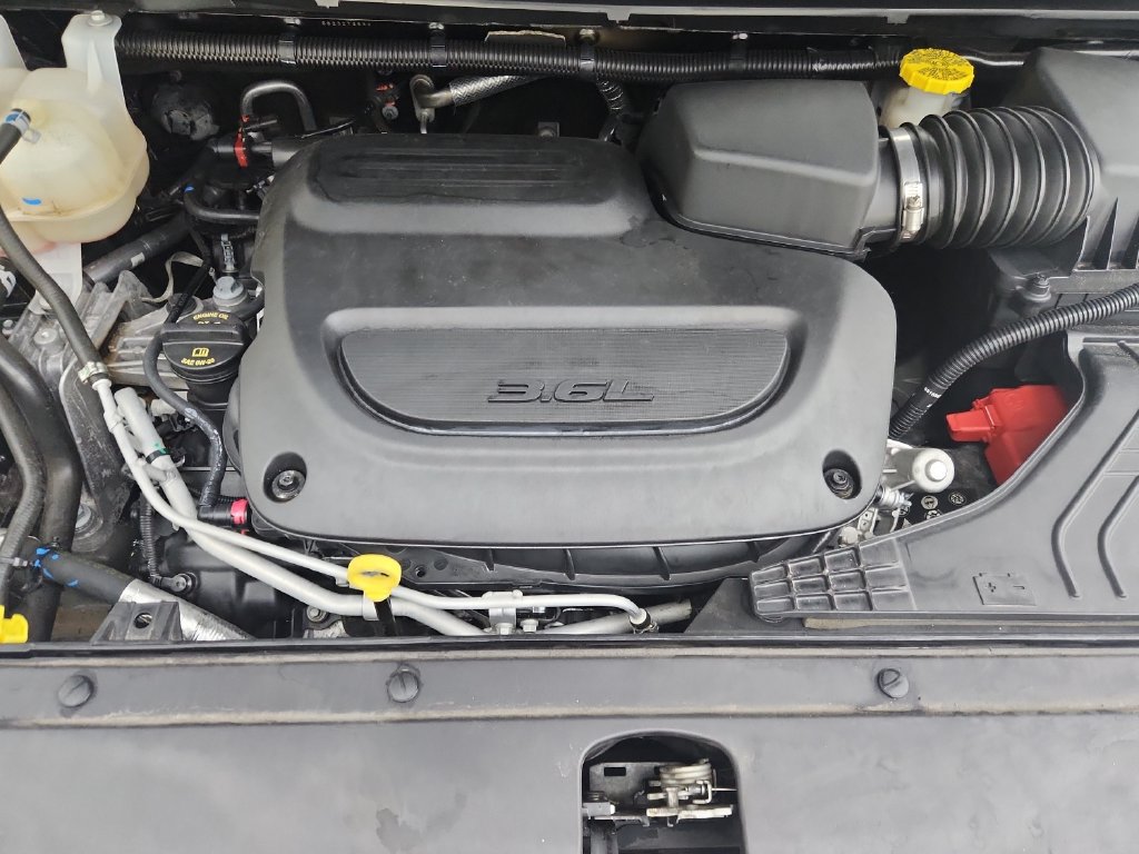 Certified 2025 Chrysler Pacifica Limited FWD image 41
