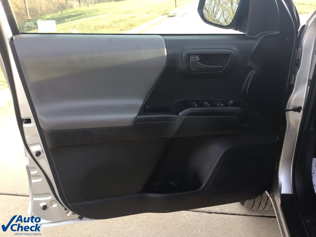 Used 2022 Toyota Tacoma SR image 24