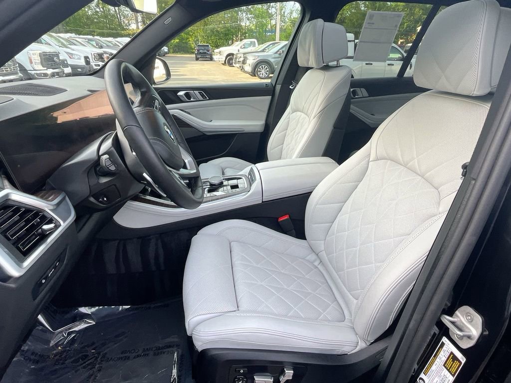 Used 2025 BMW X5 xDrive40i w/ Climate Comfort Package image 11