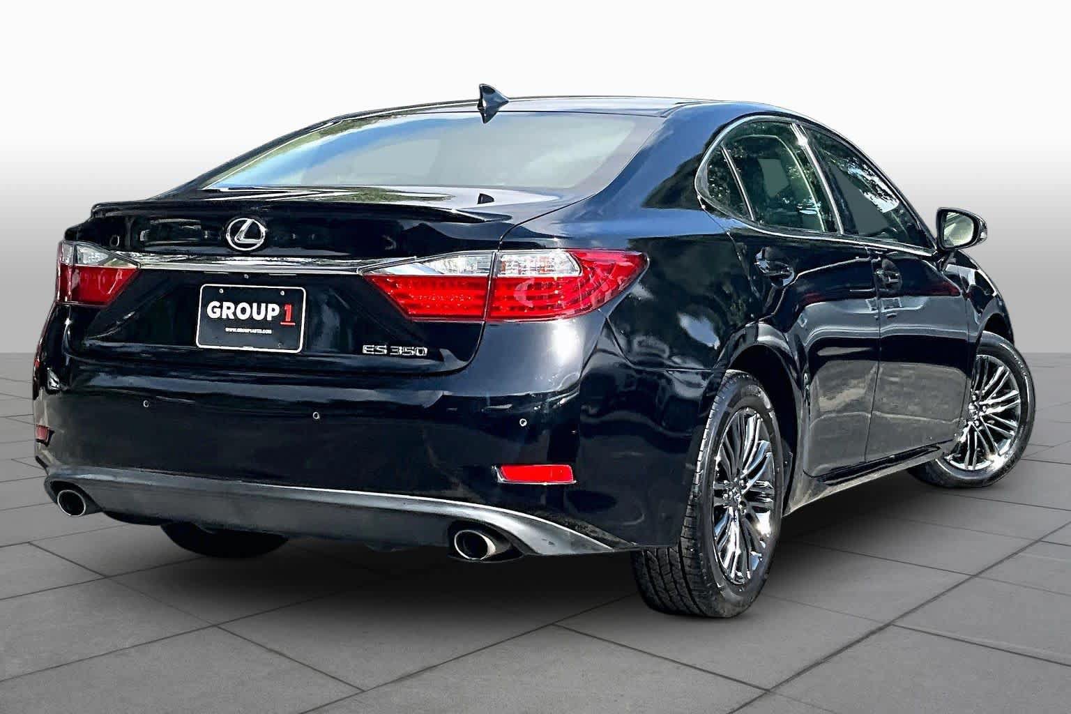 Used 2015 Lexus ES 350 w/ Premium Package FWD image 13