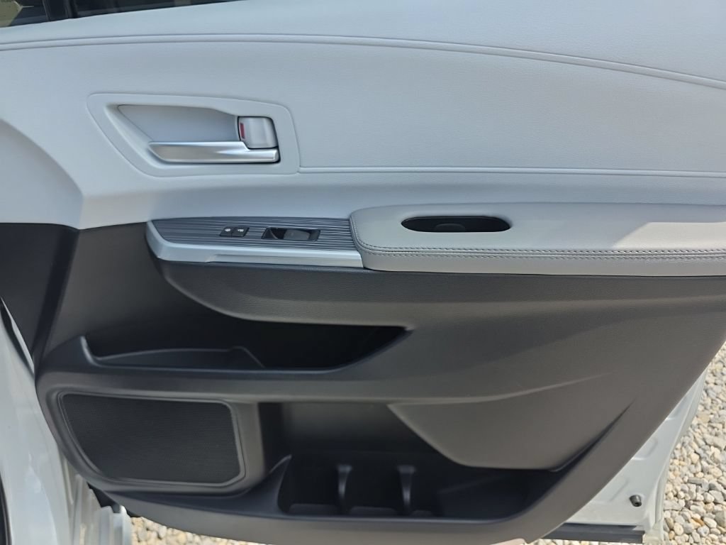 Certified 2025 Toyota Sienna XLE AWD/4WD image 17