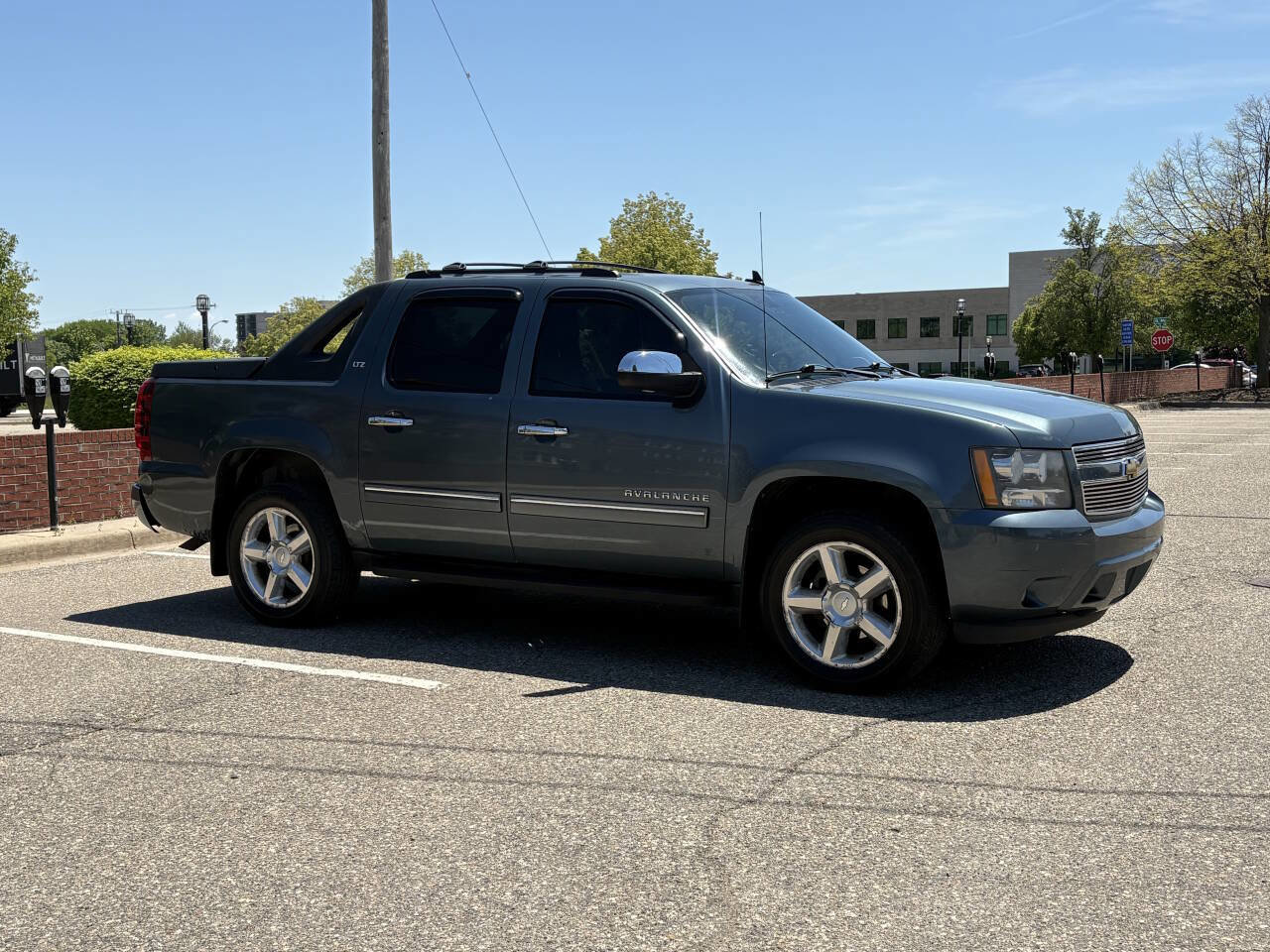Used 2011 Chevrolet Avalanche LT w/ Luxury Package AWD/4WD image 7