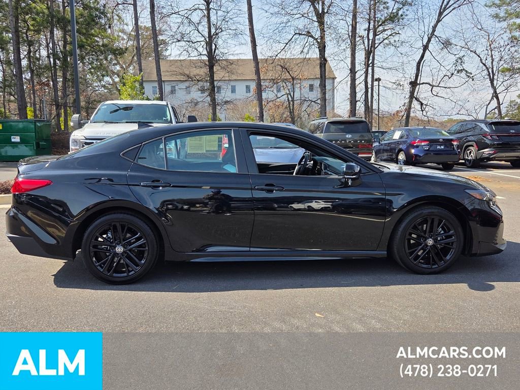 Used 2025 Toyota Camry SE image 7