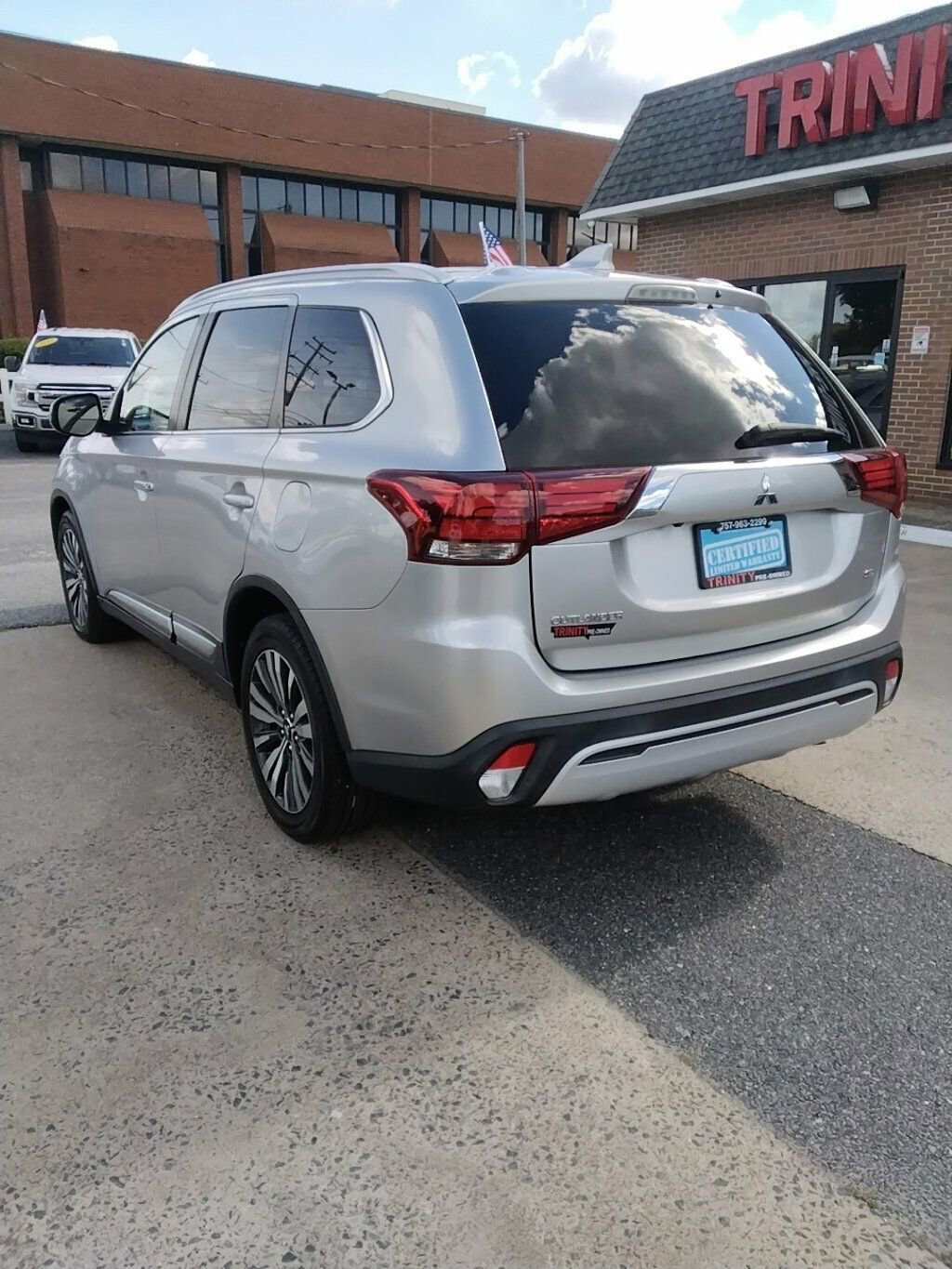 Used 2020 Mitsubishi Outlander SEL image 2