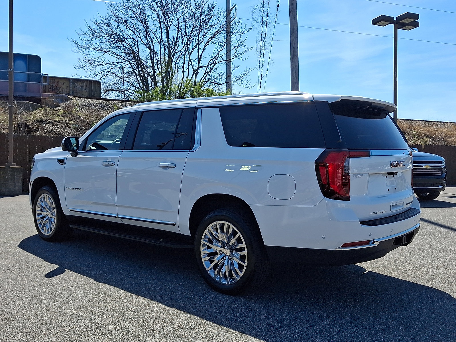 Used 2025 GMC Yukon XL Elevation w/ Elevation Premium Package image 4