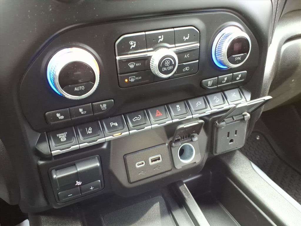 Used 2022 GMC Sierra 3500 Denali w/ Denali Black Diamond Edition image 21