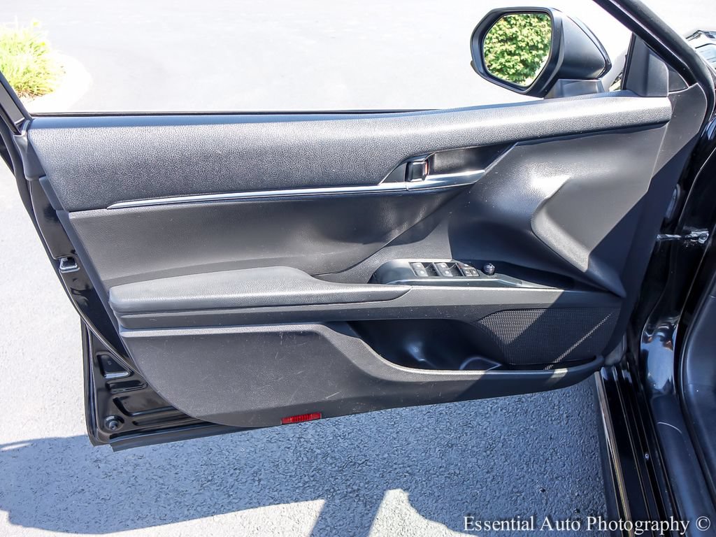 Used 2020 Toyota Camry SE FWD image 17