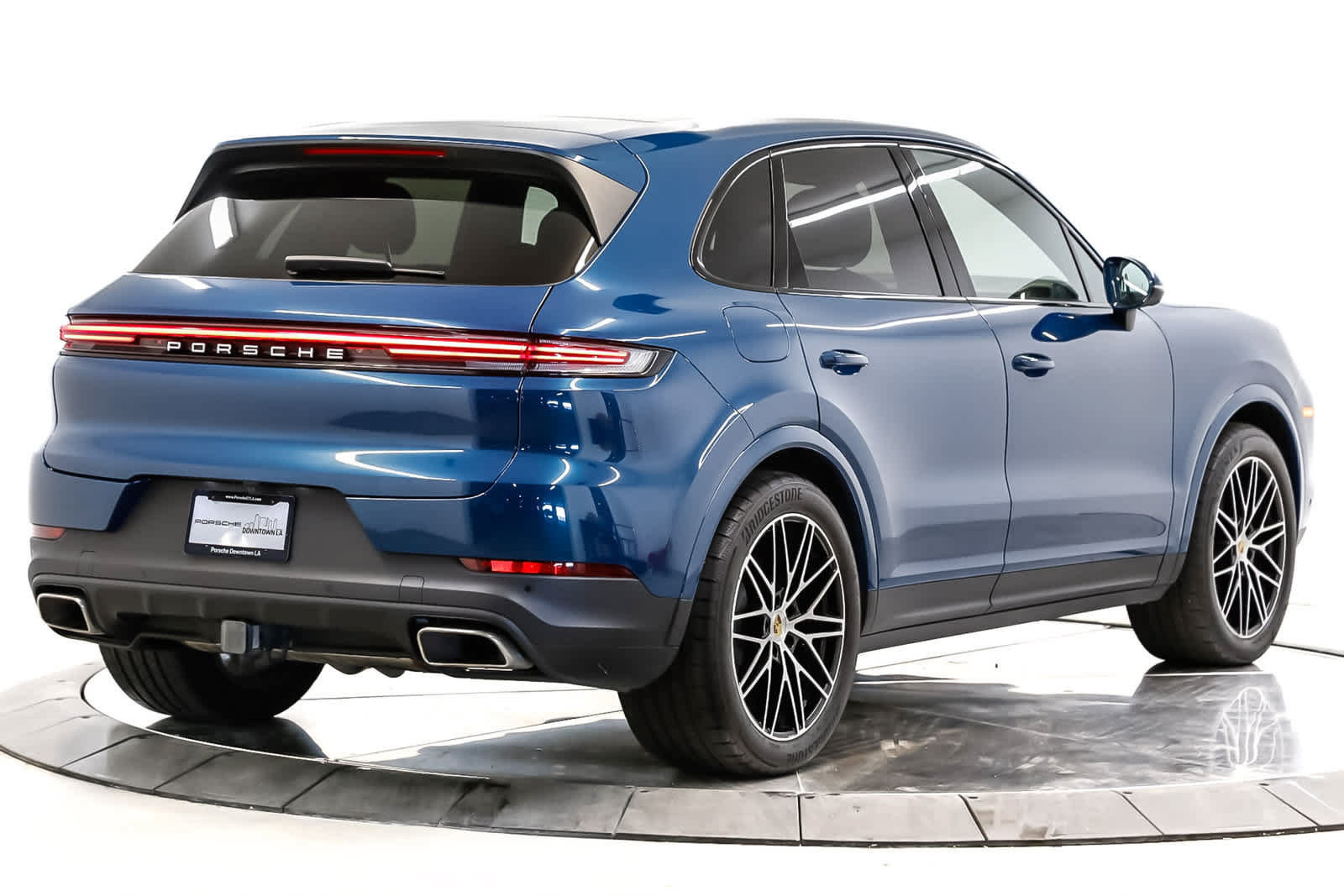 Certified 2024 Porsche Cayenne AWD/4WD image 9