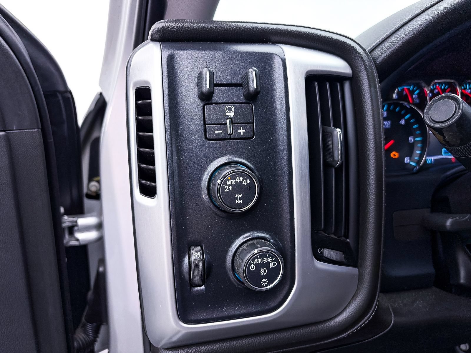 Used 2018 GMC Sierra 1500 SLT AWD/4WD image 4