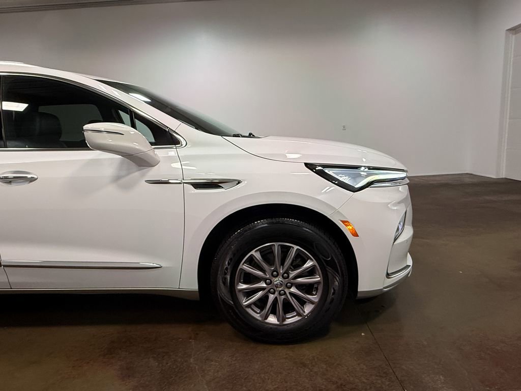Used 2023 Buick Enclave Essence AWD/4WD image 31