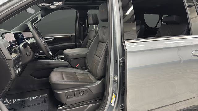 Used 2026 Chevrolet Suburban High Country AWD/4WD image 9