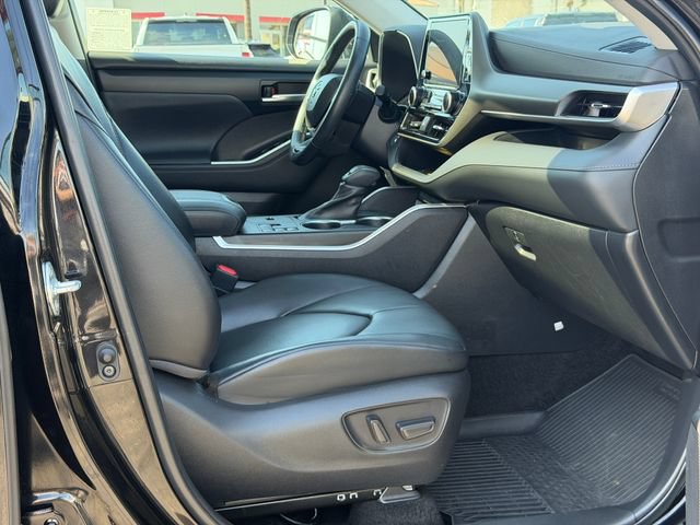 Used 2023 Toyota Highlander XLE FWD image 21
