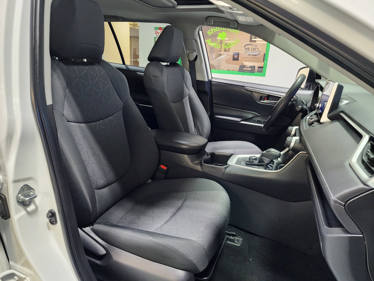 Used 2024 Toyota RAV4 XLE image 25