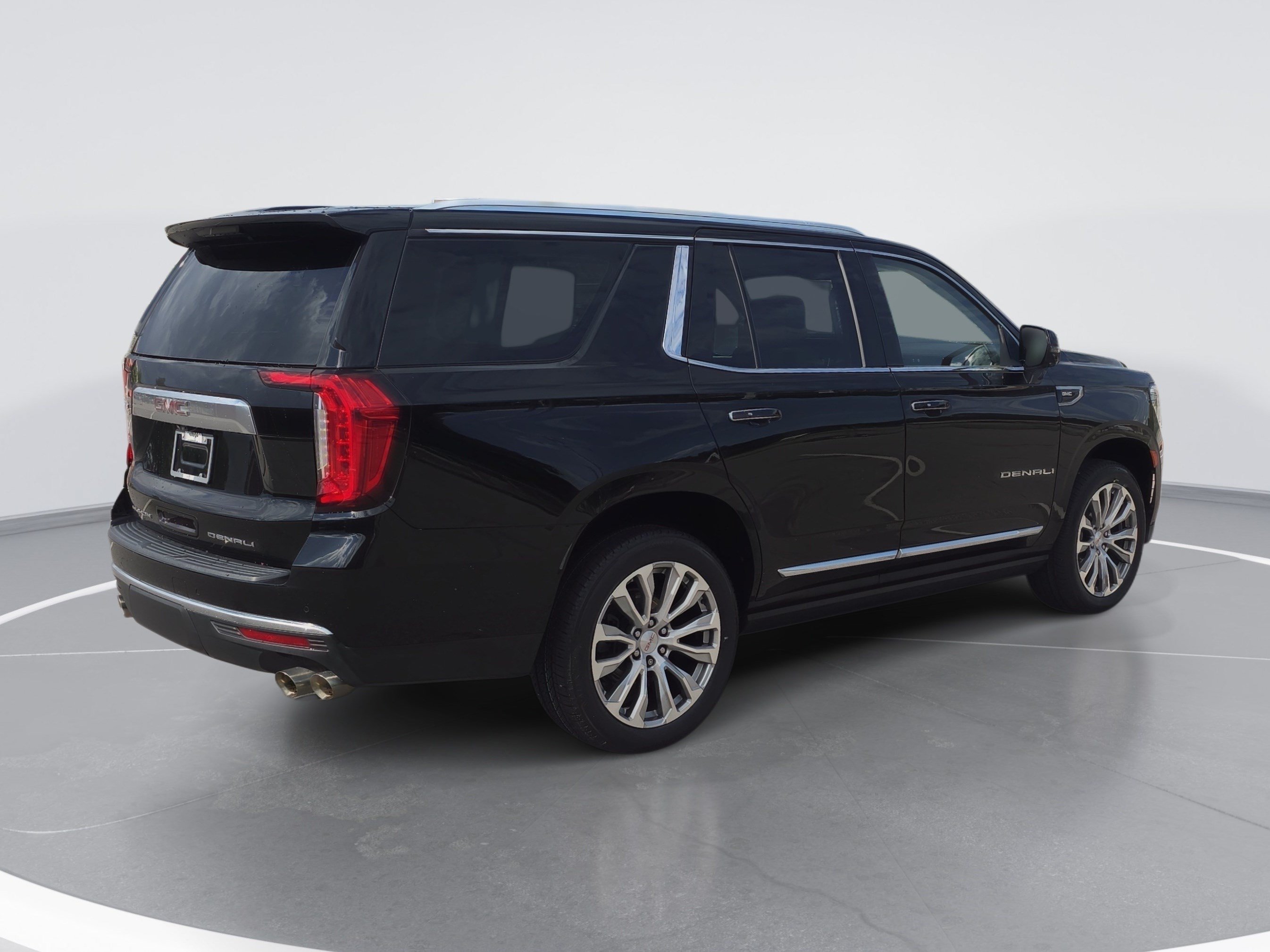 Used 2022 GMC Yukon Denali w/ Denali Premium Package AWD/4WD image 3