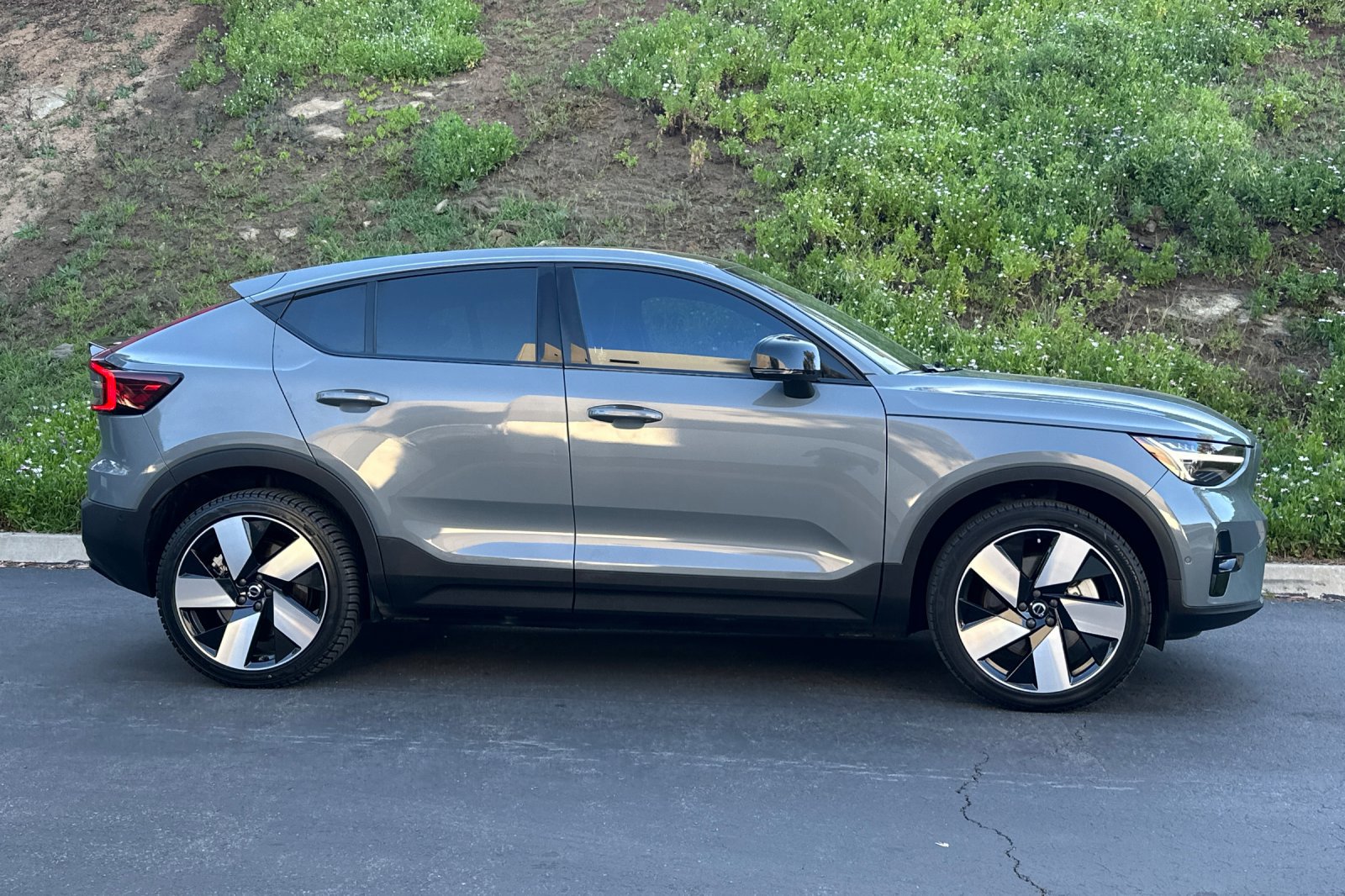 Certified 2023 Volvo C40 P8 Recharge Ultimate image 3