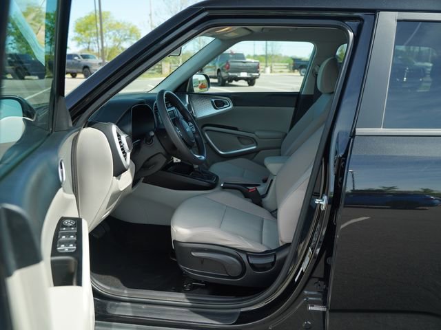 Used 2024 Kia Soul LX FWD image 11