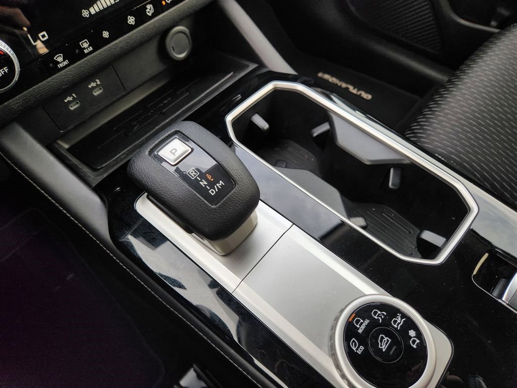 Used 2025 Mitsubishi Outlander ES image 20