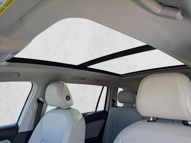 Used 2020 Volkswagen Tiguan SE w/ Panoramic Sunroof Package image 15