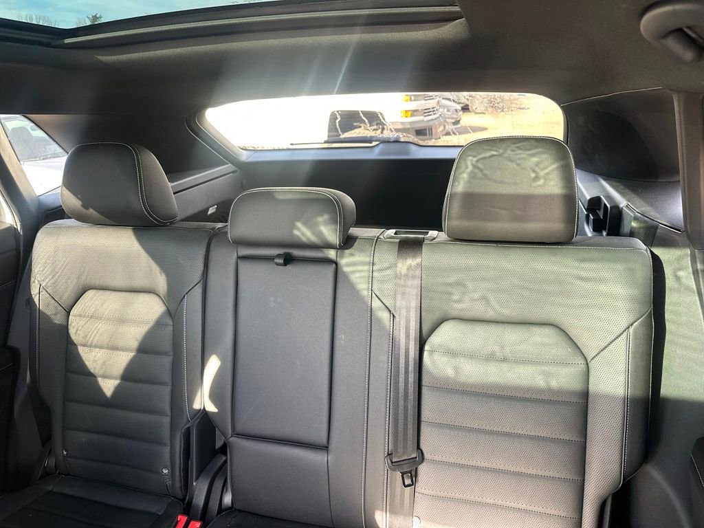 Used 2025 Volkswagen Atlas Cross Sport SEL image 21