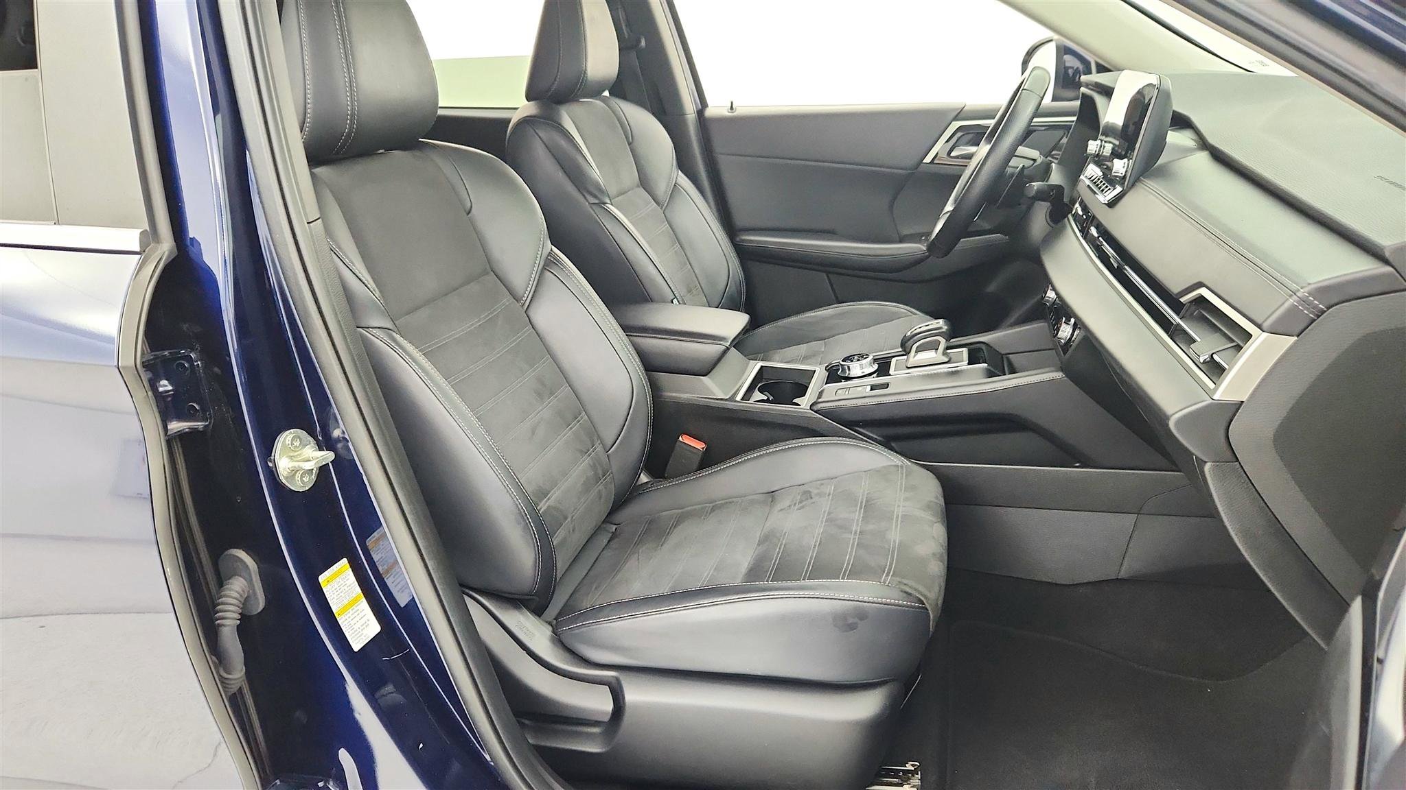 Used 2024 Mitsubishi Outlander FWD image 34