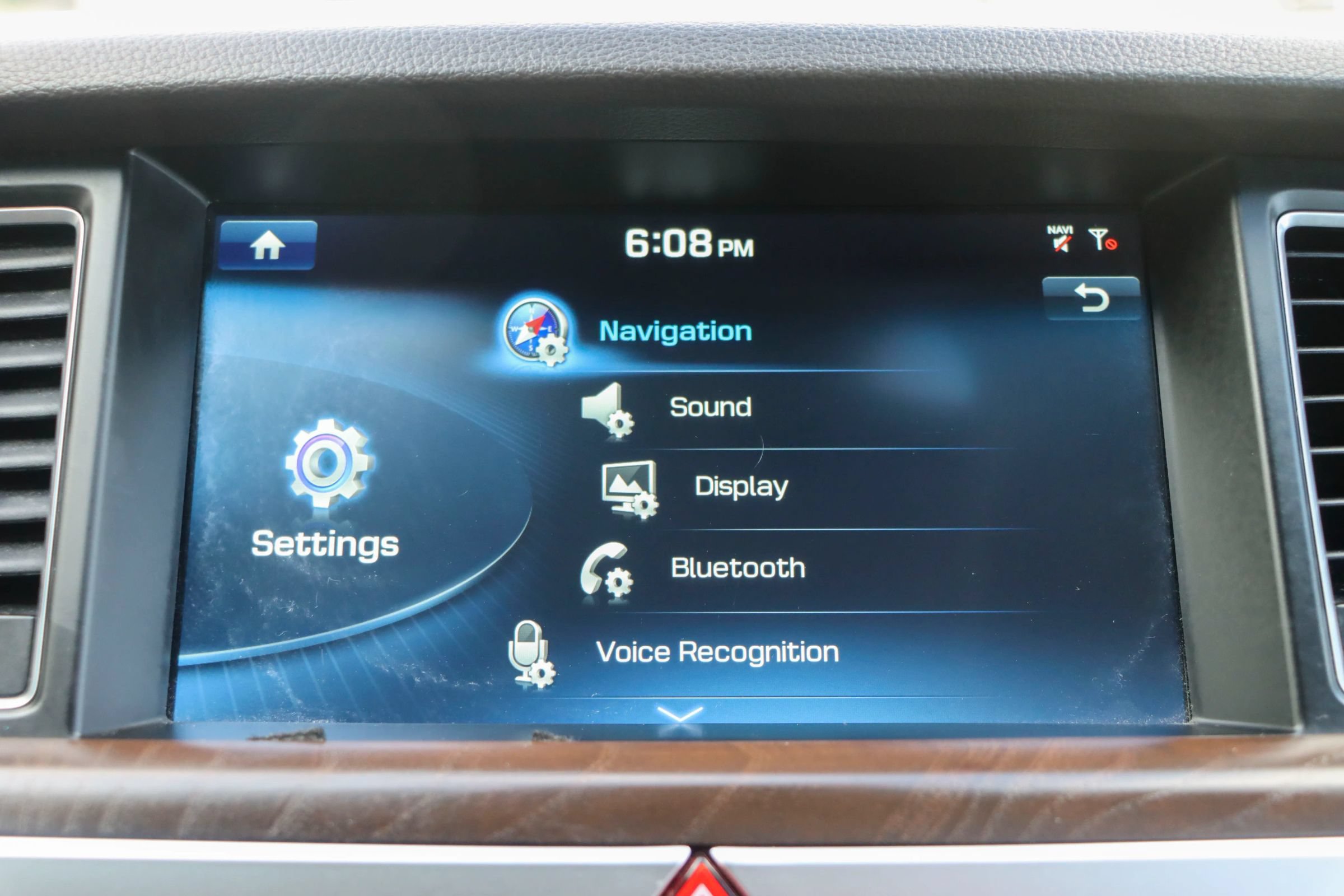 Used 2015 Hyundai Genesis 3.8 w/ Option Group 04 AWD/4WD image 38