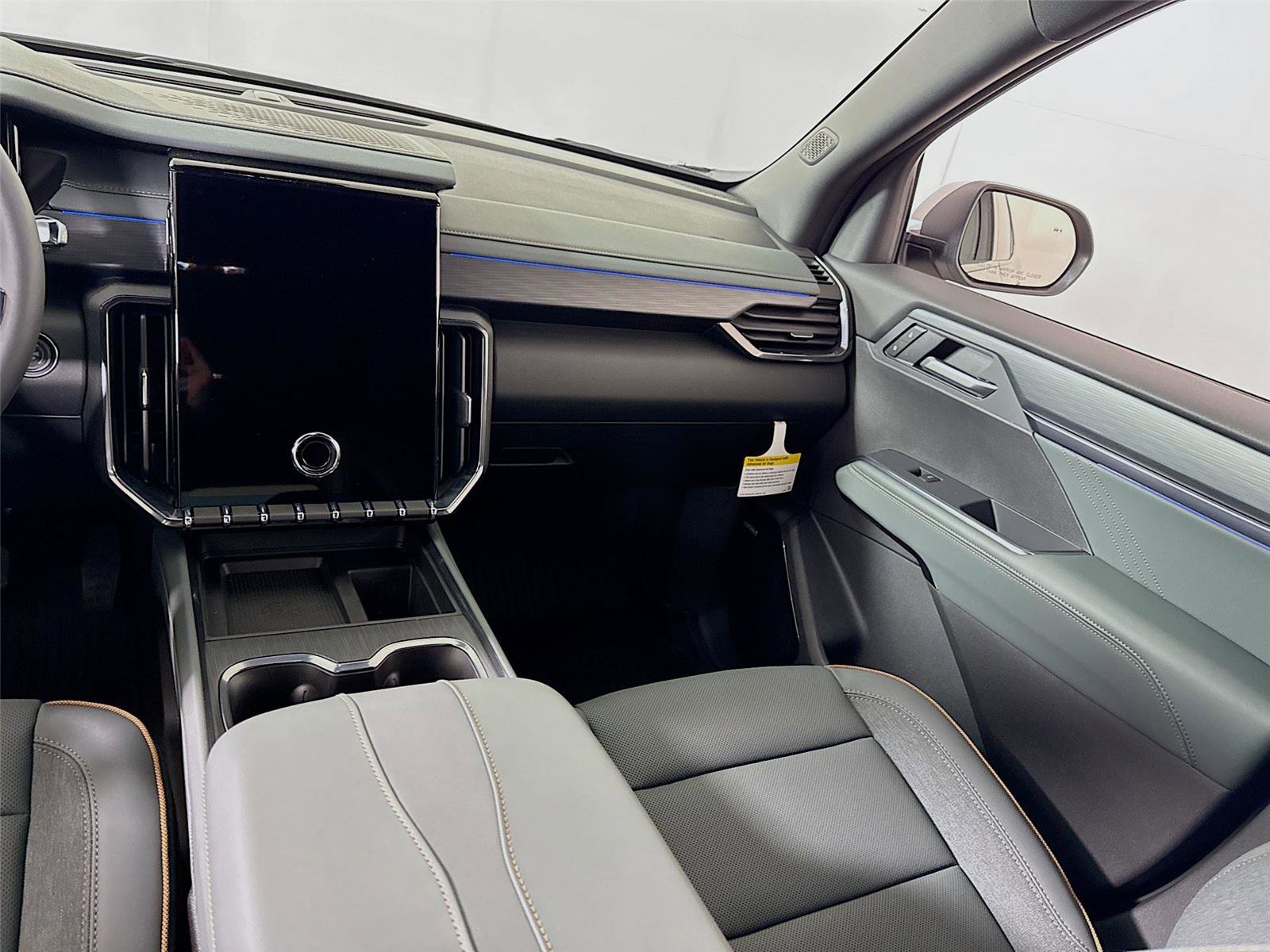 New 2026 GMC Acadia AT4 w/ Luxury Package AWD/4WD image 17