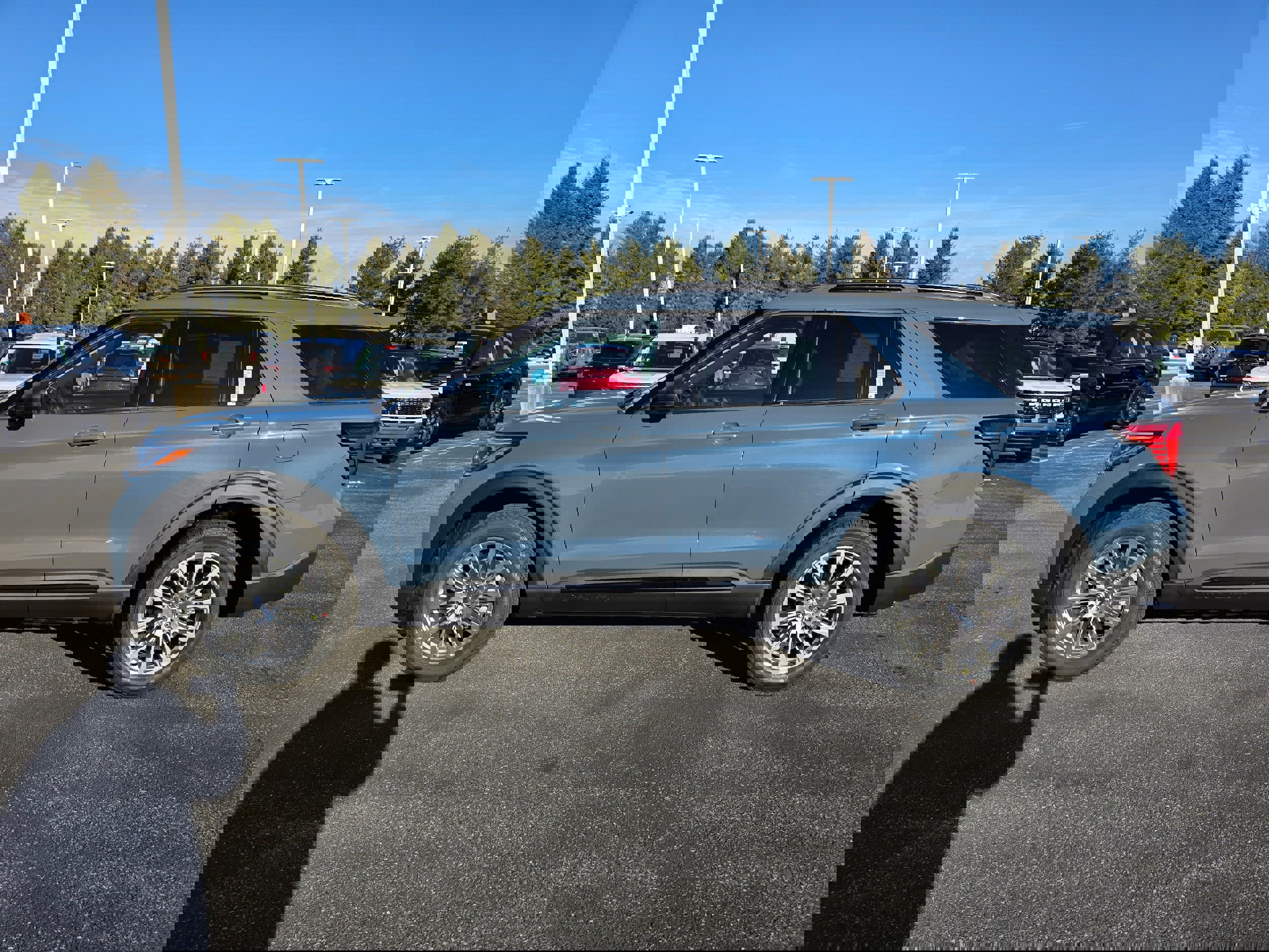 New 2026 Ford Explorer Active w/ Active Comfort Package image 2