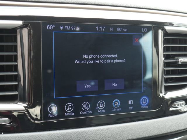 Used 2017 Chrysler Pacifica Touring-L image 3