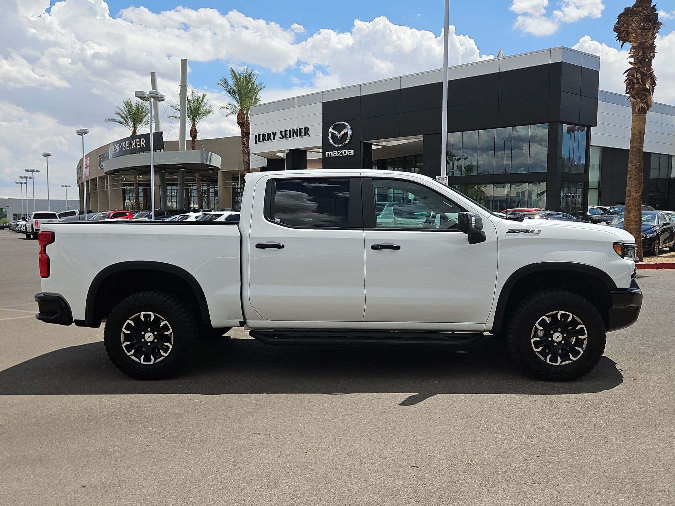 Used 2024 Chevrolet Silverado 1500 ZR2 w/ Technology Package AWD/4WD image 6