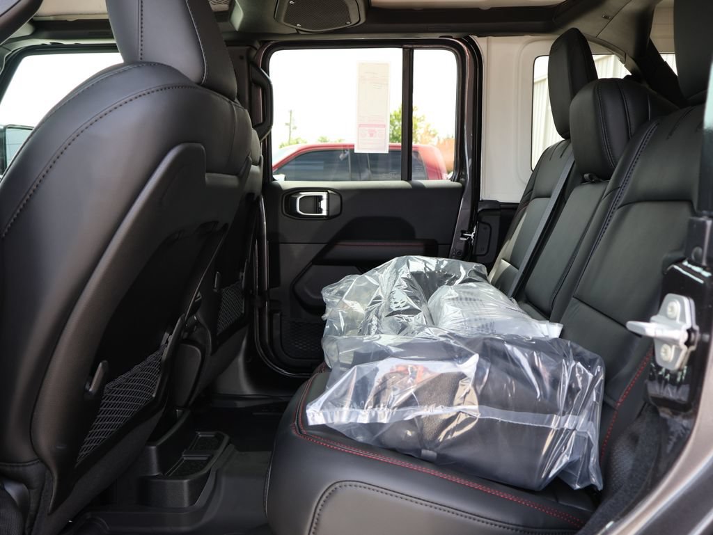 New 2026 Jeep Wrangler Unlimited Rubicon w/ Xtreme 35 Tire Package AWD/4WD image 17