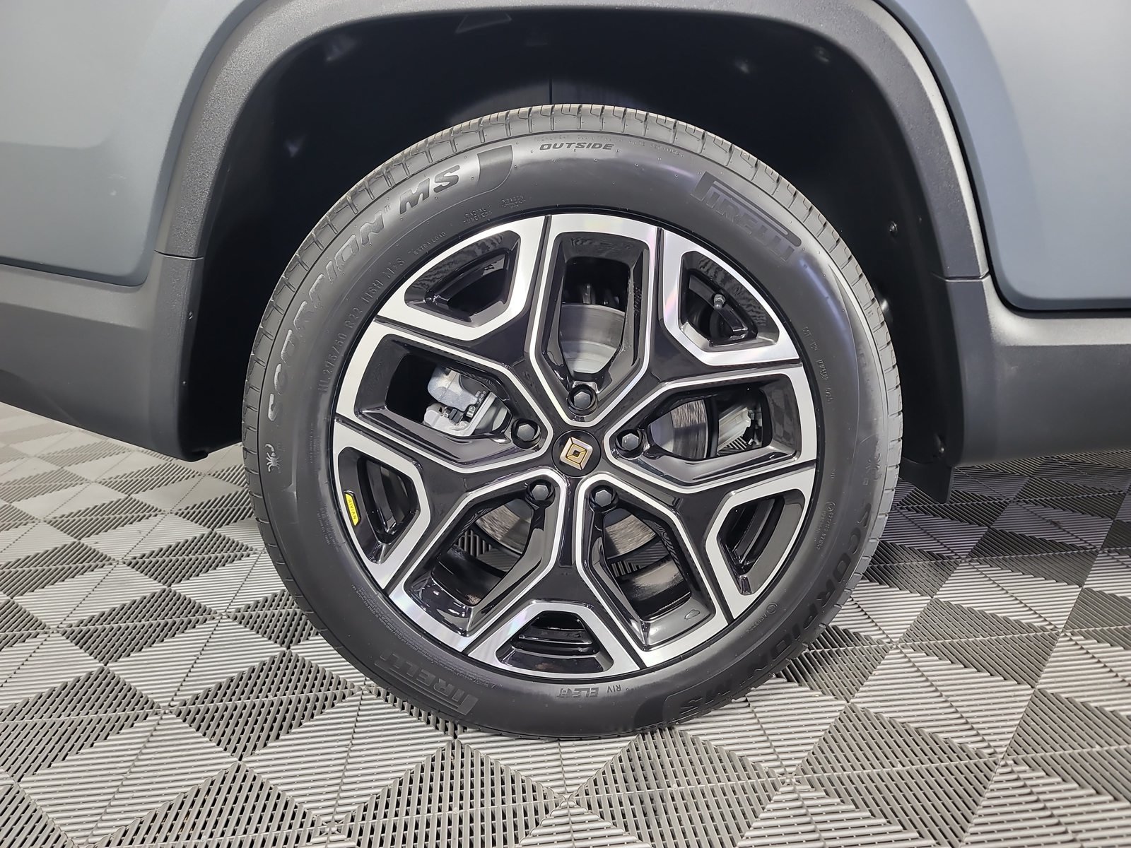 Used 2024 Rivian R1T Adventure Dual AWD/4WD image 12