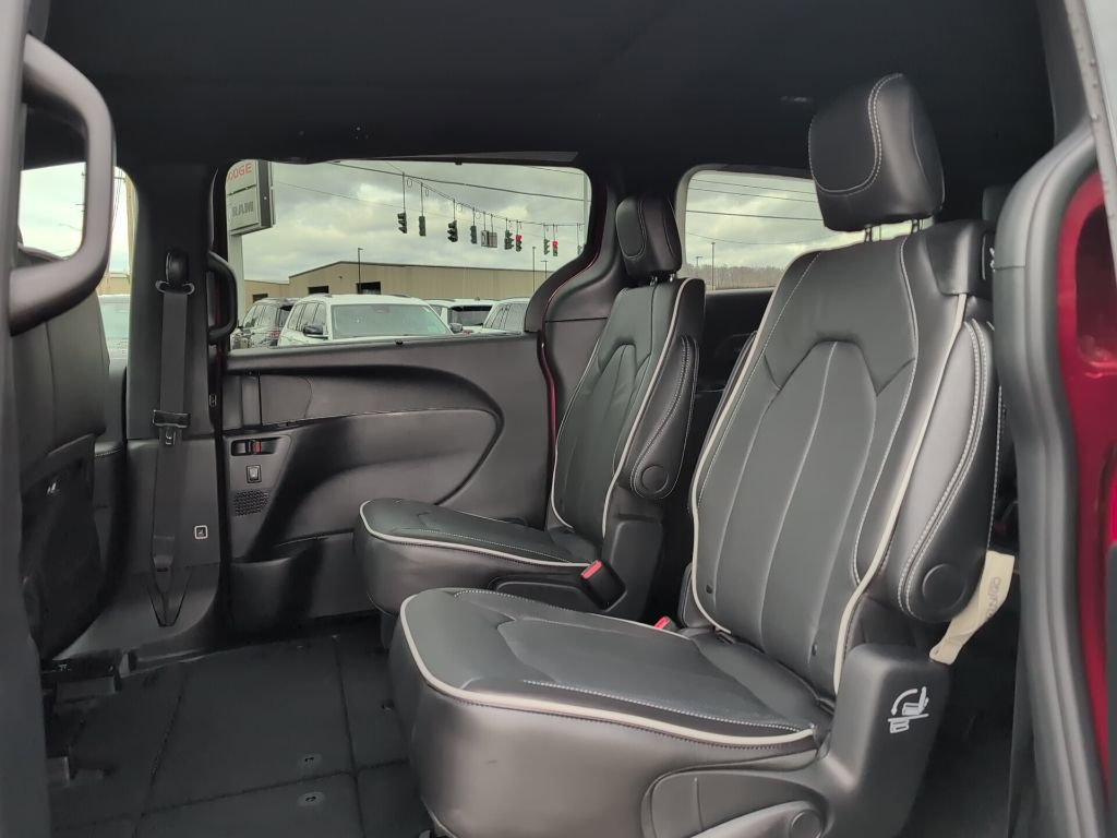 New 2026 Chrysler Pacifica Limited AWD/4WD image 19
