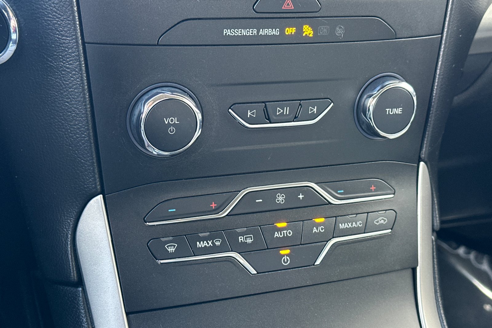 Used 2019 Ford Edge SEL AWD/4WD image 27