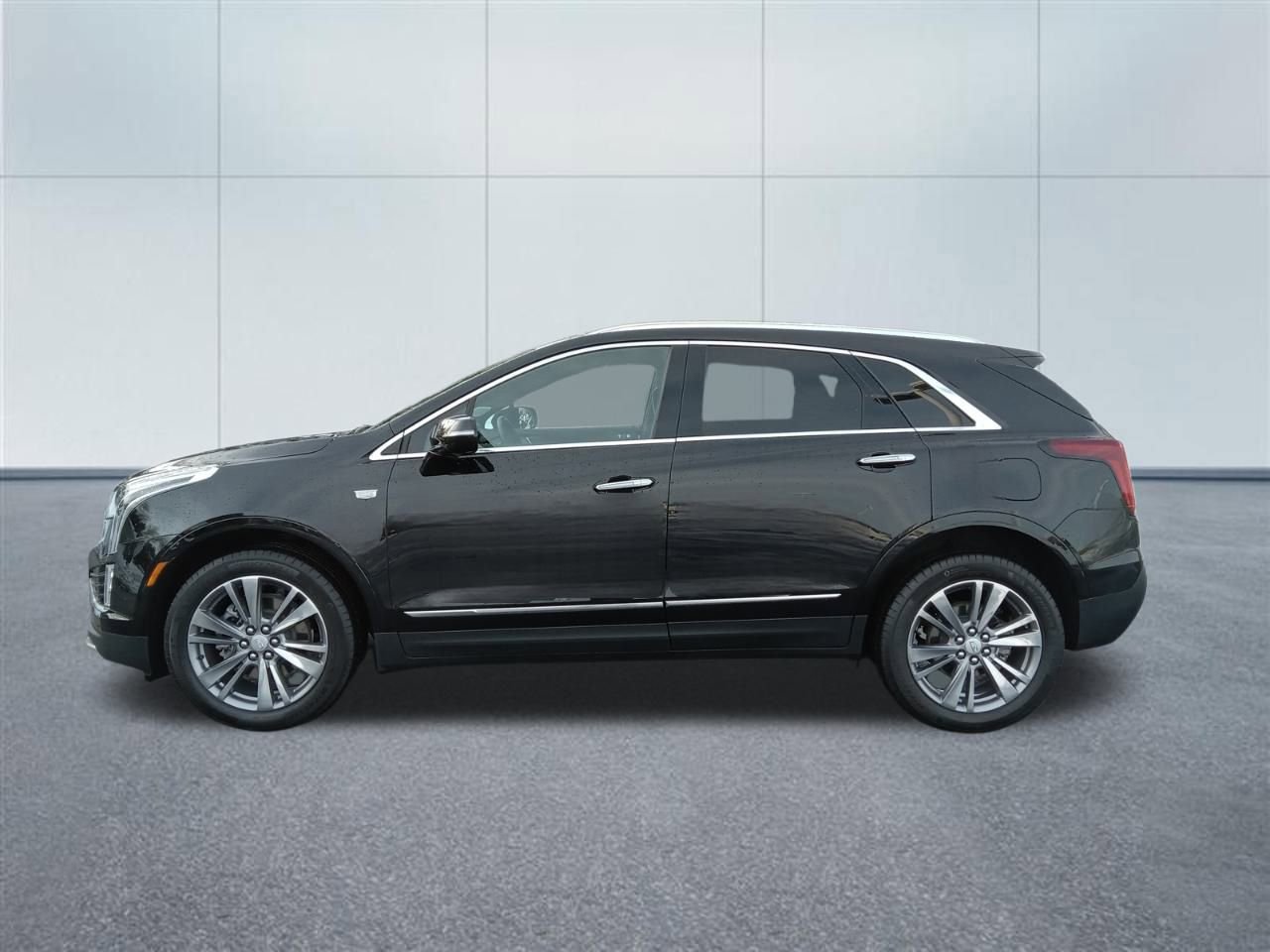 Used 2025 Cadillac XT5 Premium Luxury image 2