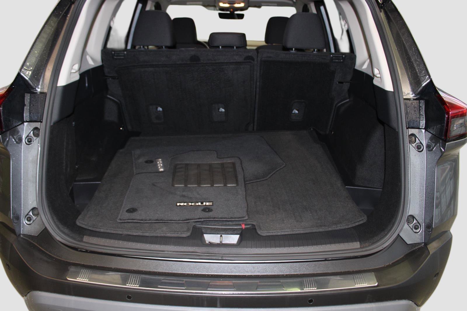 Used 2023 Nissan Rogue S image 27