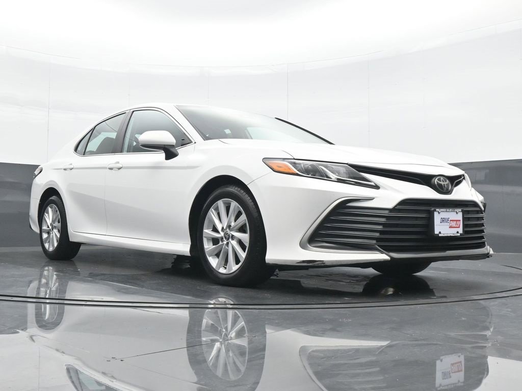 Used 2022 Toyota Camry LE image 24