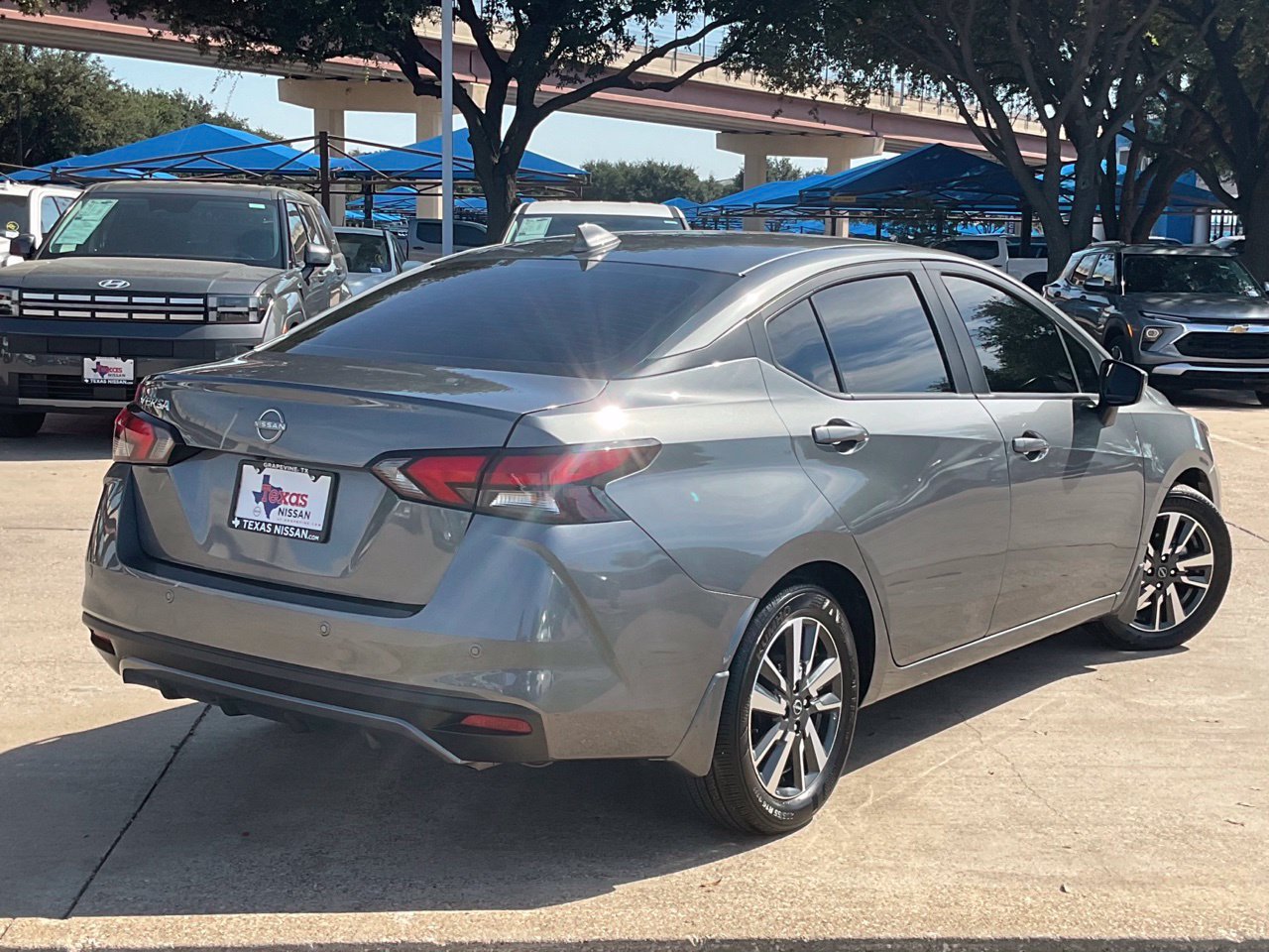 Used 2025 Nissan Versa SV w/ Trunk Package FWD image 4