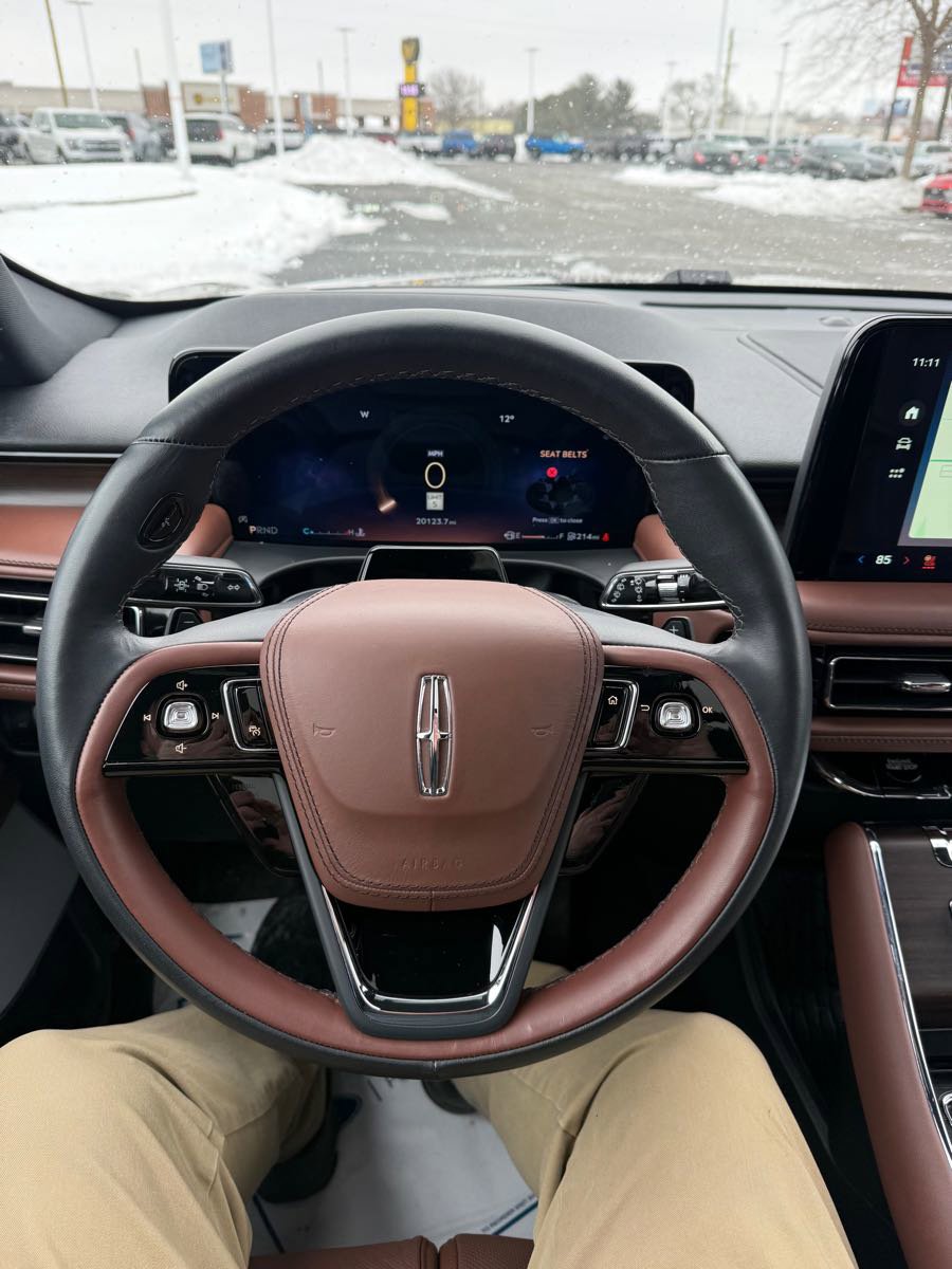 Used 2025 Lincoln Aviator Reserve w/ Equipment Group 201A image 15