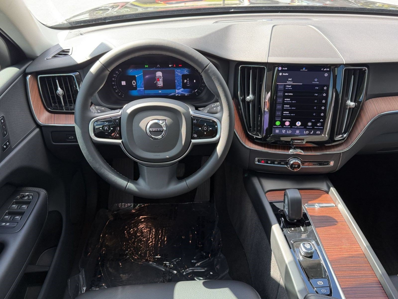 Used 2023 Volvo XC60 B5 Plus w/ Climate Package AWD/4WD image 29