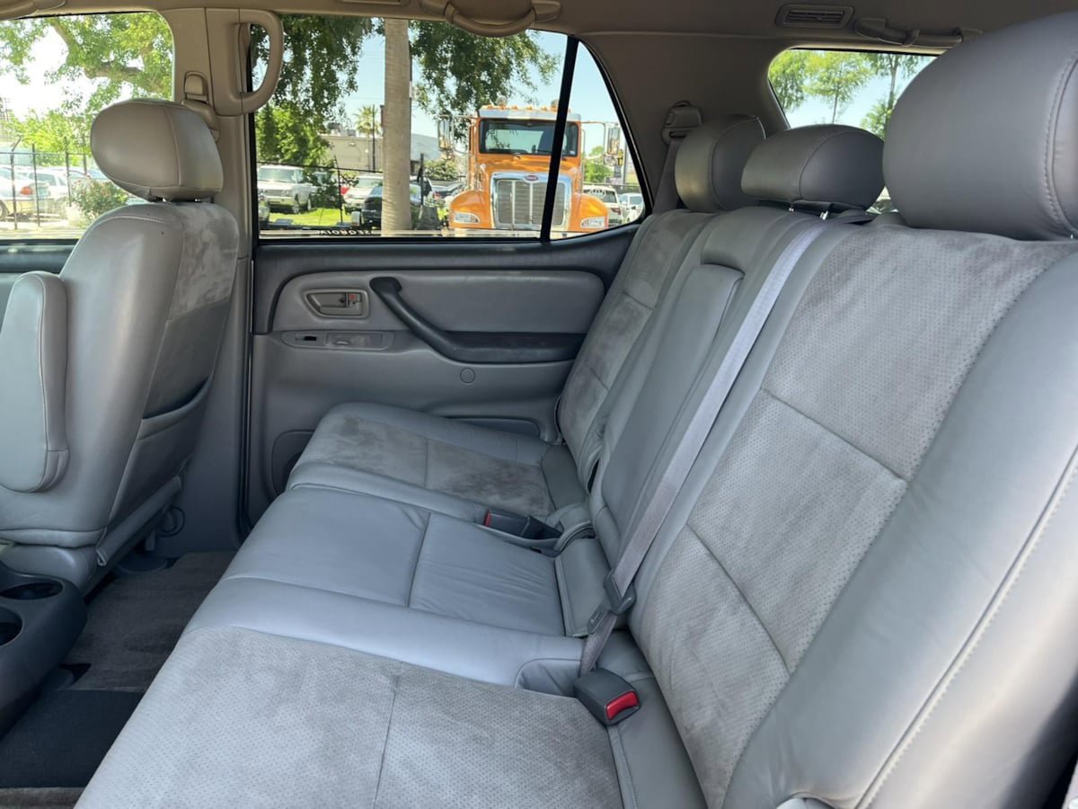 Used 2002 Toyota Sequoia SR5 RWD image 21