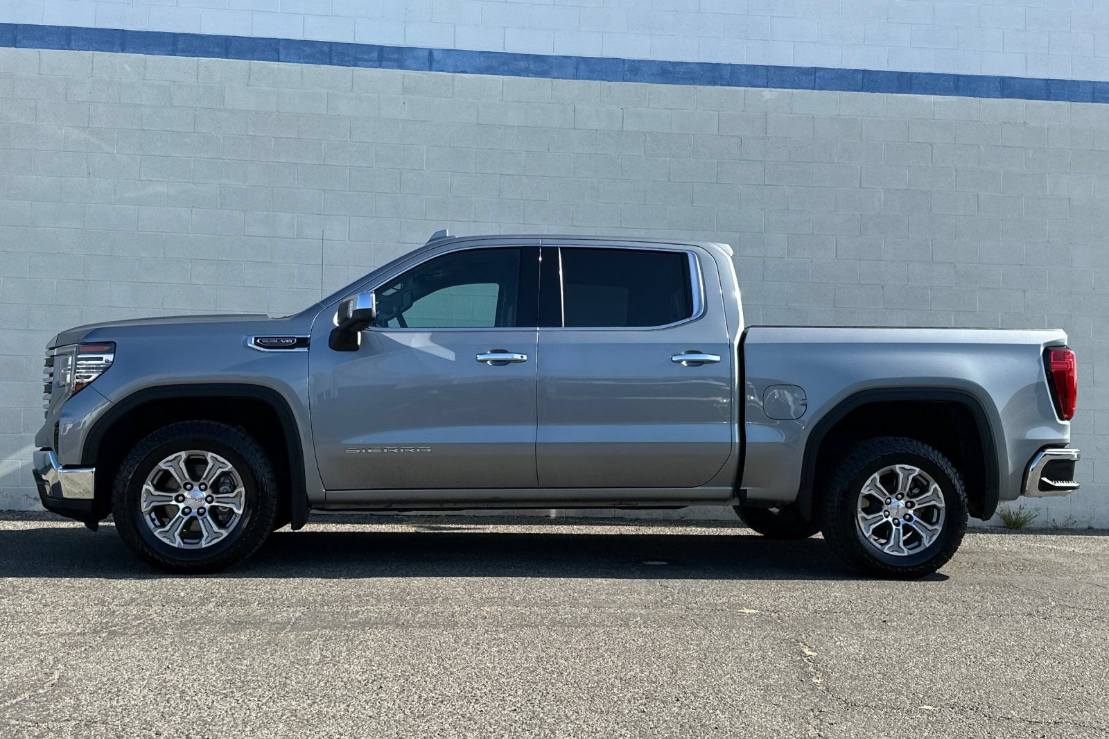 Certified 2024 GMC Sierra 1500 SLT RWD image 7