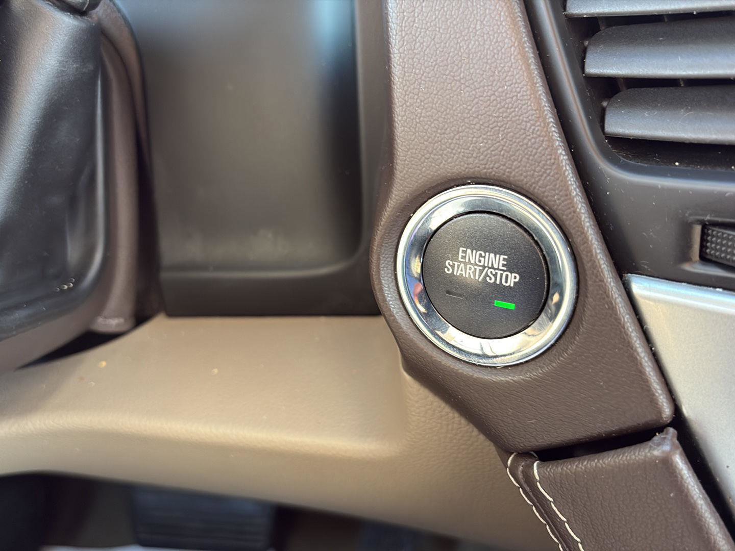 Used 2018 Chevrolet Suburban LT w/ Luxury Package image 20