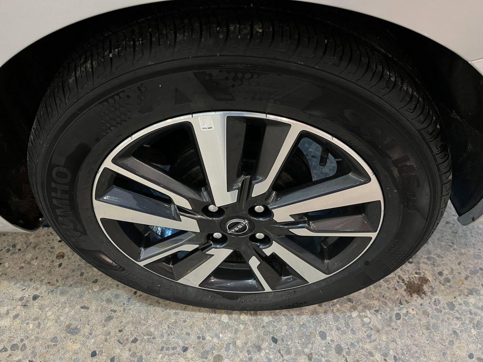 Used 2025 Nissan Versa SV image 29