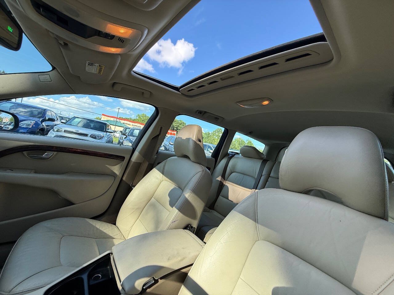 Used 2008 Volvo V70 FWD image 15