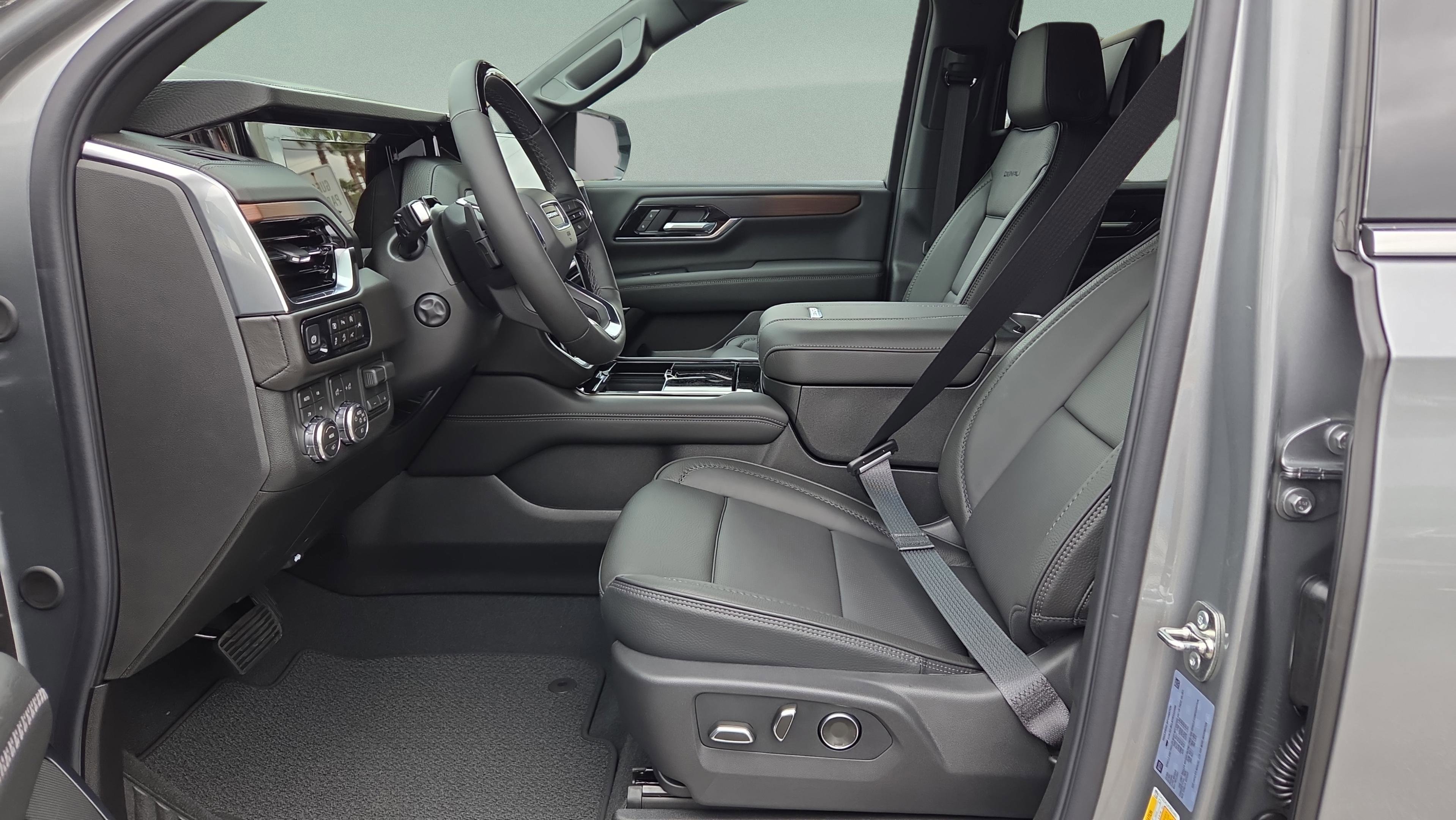 New 2026 GMC Yukon XL Denali w/ Denali Reserve Package AWD/4WD image 9