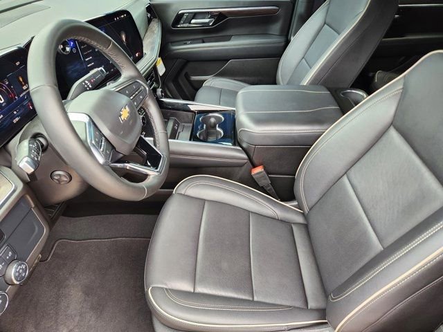 Used 2025 Chevrolet Suburban Premier image 5