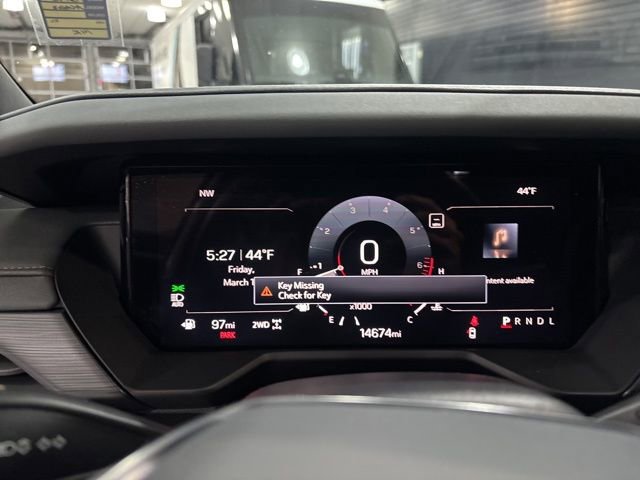 Used 2024 GMC Acadia AT4 w/ Luxury Package image 19