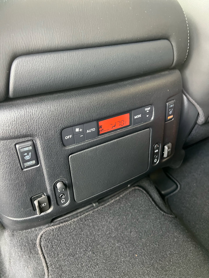 Used 2020 Nissan Armada Platinum w/ Captain's Chairs Package image 23